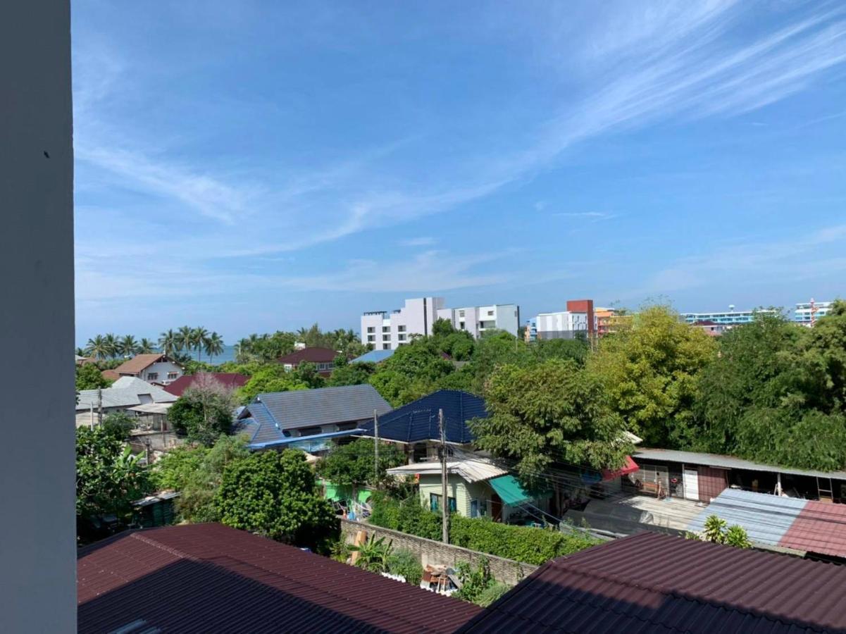 Ferienwohnung Cozy Near Beach 200M With Toproof Pool At Patio Bangsaen Exterior foto