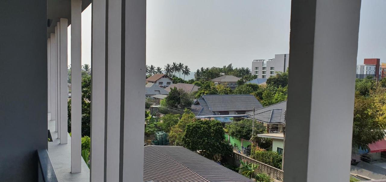 Ferienwohnung Cozy Near Beach 200M With Toproof Pool At Patio Bangsaen Exterior foto